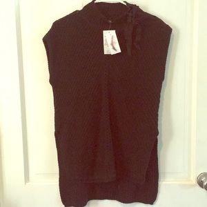 Jessica Simpson sleeveless sweater